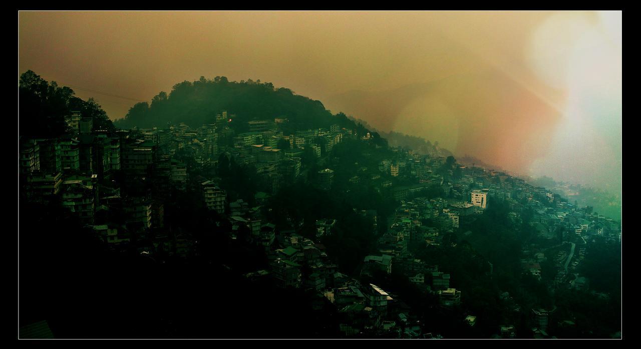 Отель Jain Group Sikkim Continental Гангток Экстерьер фото